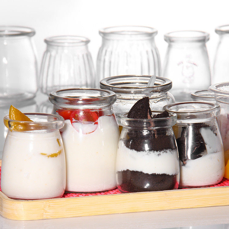 100 ml de iogurte em vidro, frasco de pudim, frasco de geleia, mousse, chá de sobremesa e frasco de leite fresco com tampa de plástico
