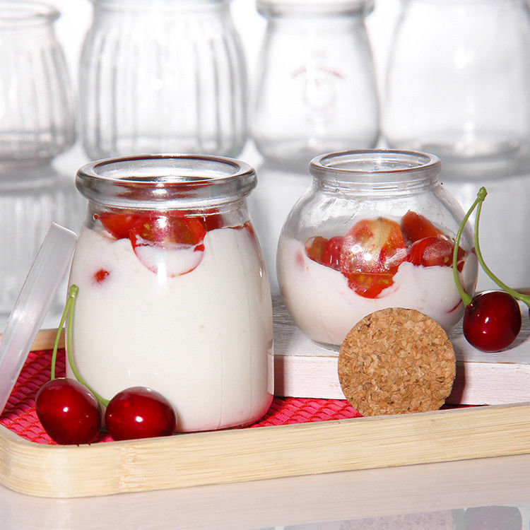 100 ml de iogurte em vidro, frasco de pudim, frasco de geleia, mousse, chá de sobremesa e frasco de leite fresco com tampa de plástico