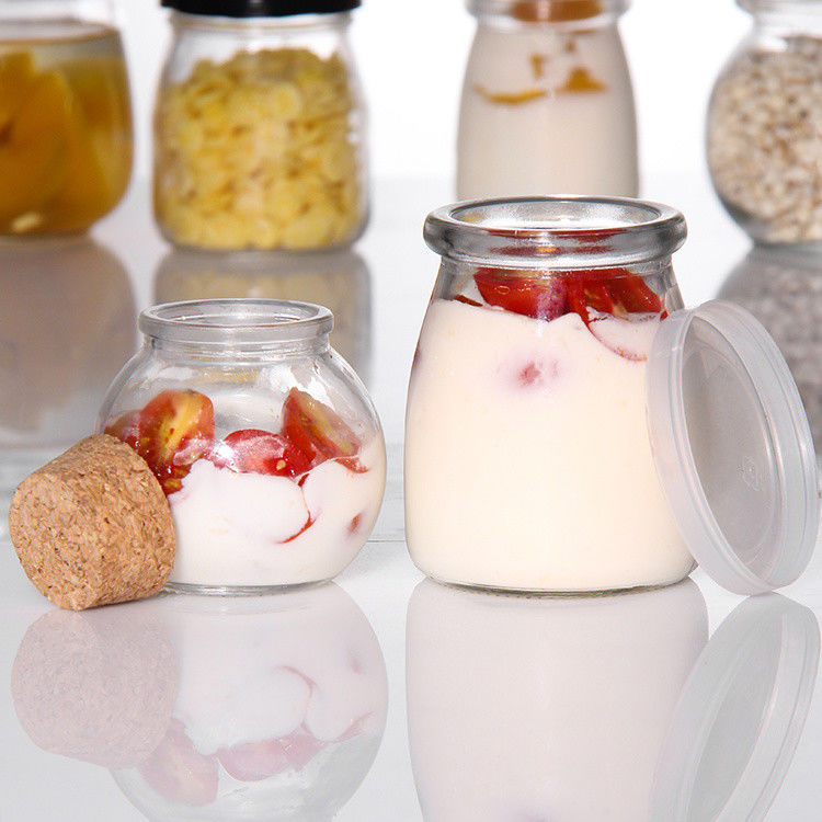100 ml de iogurte em vidro, frasco de pudim, frasco de geleia, mousse, chá de sobremesa e frasco de leite fresco com tampa de plástico