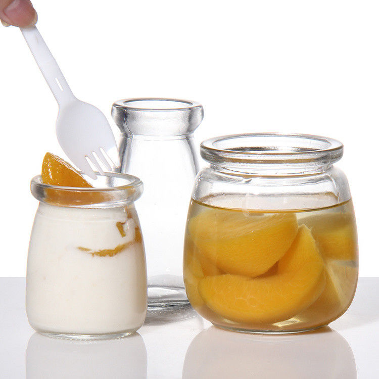 100 ml de iogurte em vidro, frasco de pudim, frasco de geleia, mousse, chá de sobremesa e frasco de leite fresco com tampa de plástico