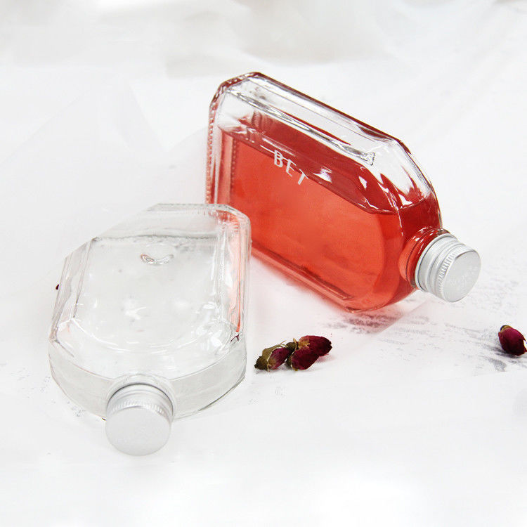 Novo design 200ml 250ml 300ml Transparente Liquor Glass Flat Bottle com tampa de parafuso