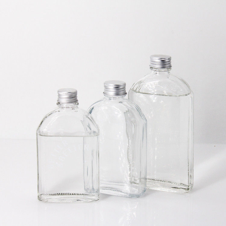 Novo design 200ml 250ml 300ml Transparente Liquor Glass Flat Bottle com tampa de parafuso