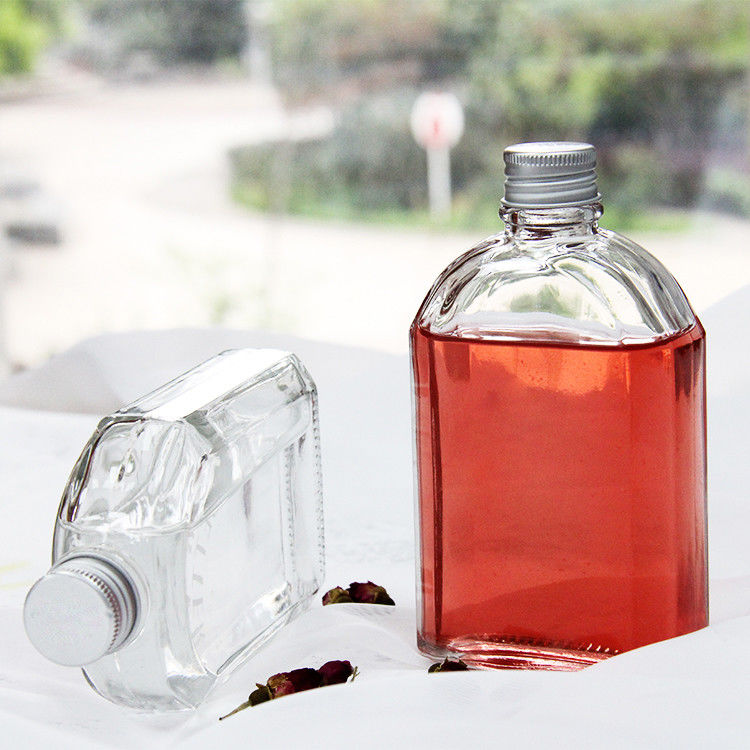 Novo design 200ml 250ml 300ml Transparente Liquor Glass Flat Bottle com tampa de parafuso