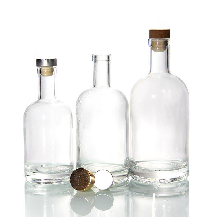Garrafas de vidro transparente para bebidas de vinho Bebidas com rolha de cortiça Garrafas com tampa hermética Fornecedor 500ml 750ml
