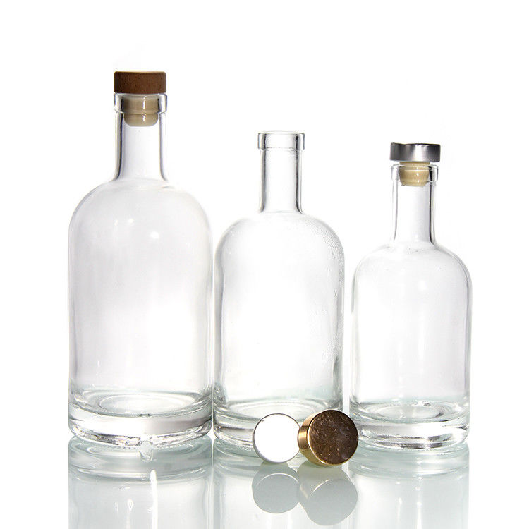Garrafas de vidro transparente para bebidas de vinho Bebidas com rolha de cortiça Garrafas com tampa hermética Fornecedor 500ml 750ml