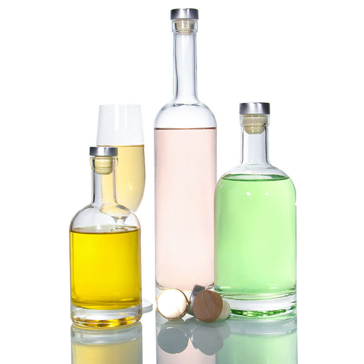 Garrafas de vidro transparente para bebidas de vinho Bebidas com rolha de cortiça Garrafas com tampa hermética Fornecedor 500ml 750ml